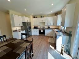 11 Henderson Avenue, Whitemouth, MB R0E2G0 Photo 7