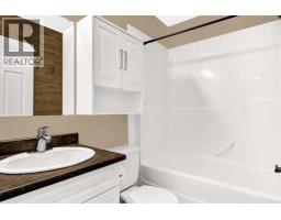 4pc Bathroom - 10244 97 Street, Sexsmith, AB T0H3C0 Photo 6