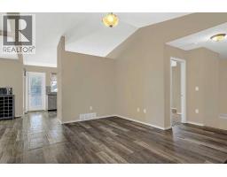 4pc Bathroom - 10244 97 Street, Sexsmith, AB T0H3C0 Photo 7