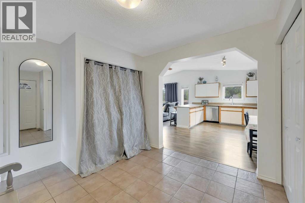 3705 45 Street - 10