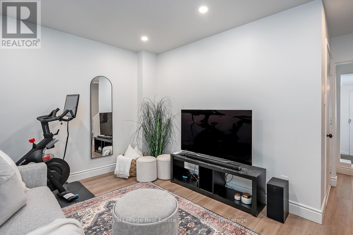 65 NORMANDY PLACE - Image 25