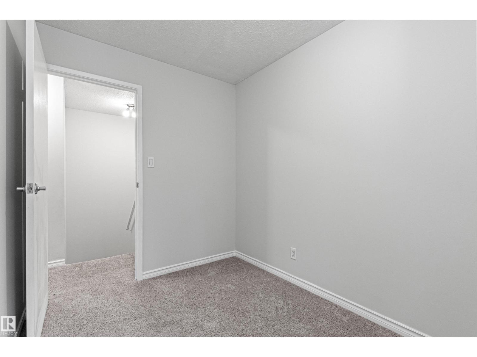 #9 14230 80 ST NW - Image 35