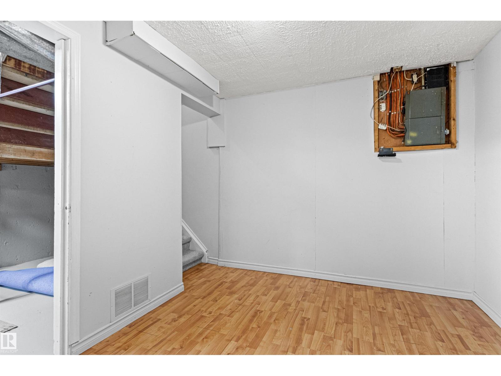 #9 14230 80 ST NW - Image 41