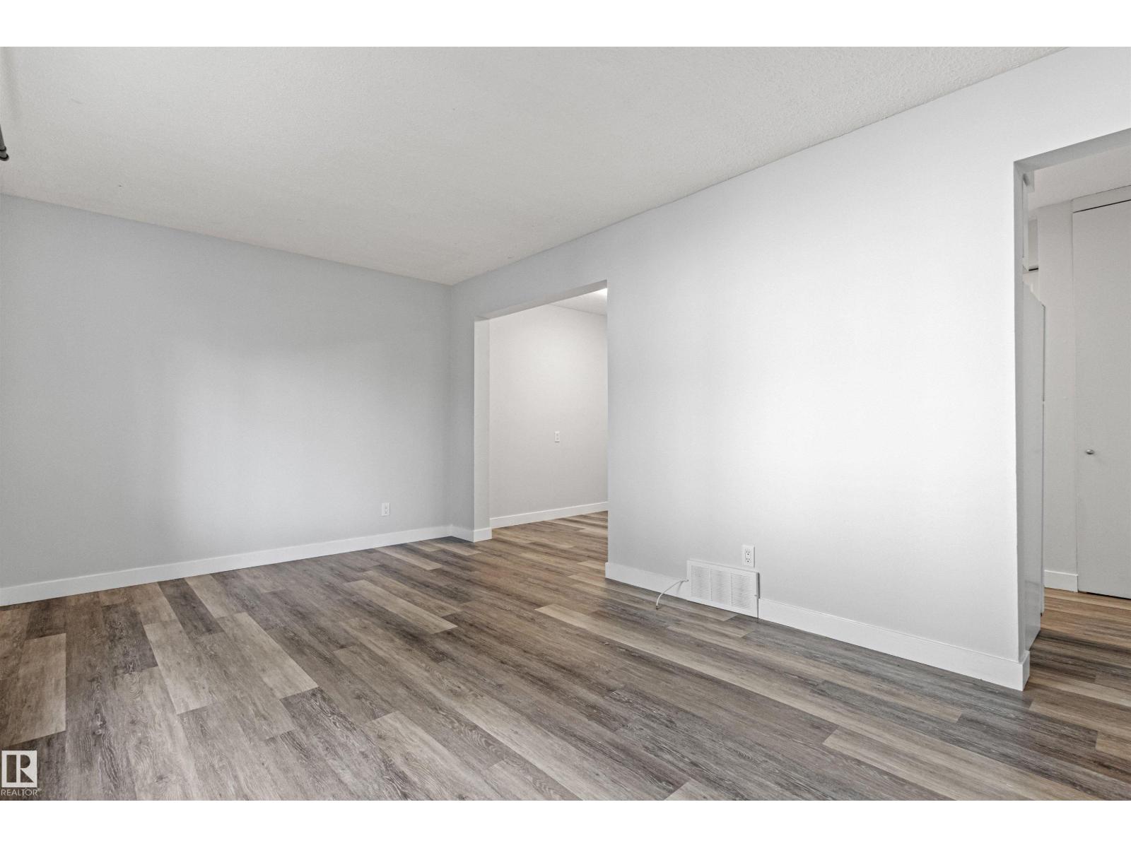 #9 14230 80 ST NW - 10