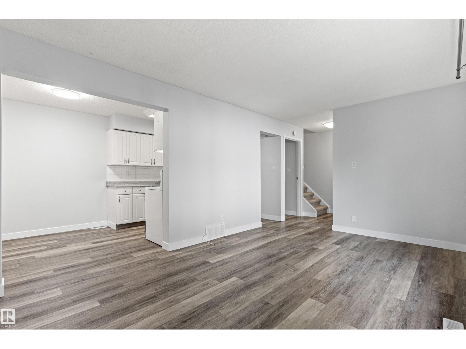 #9 14230 80 ST NW - Image 12