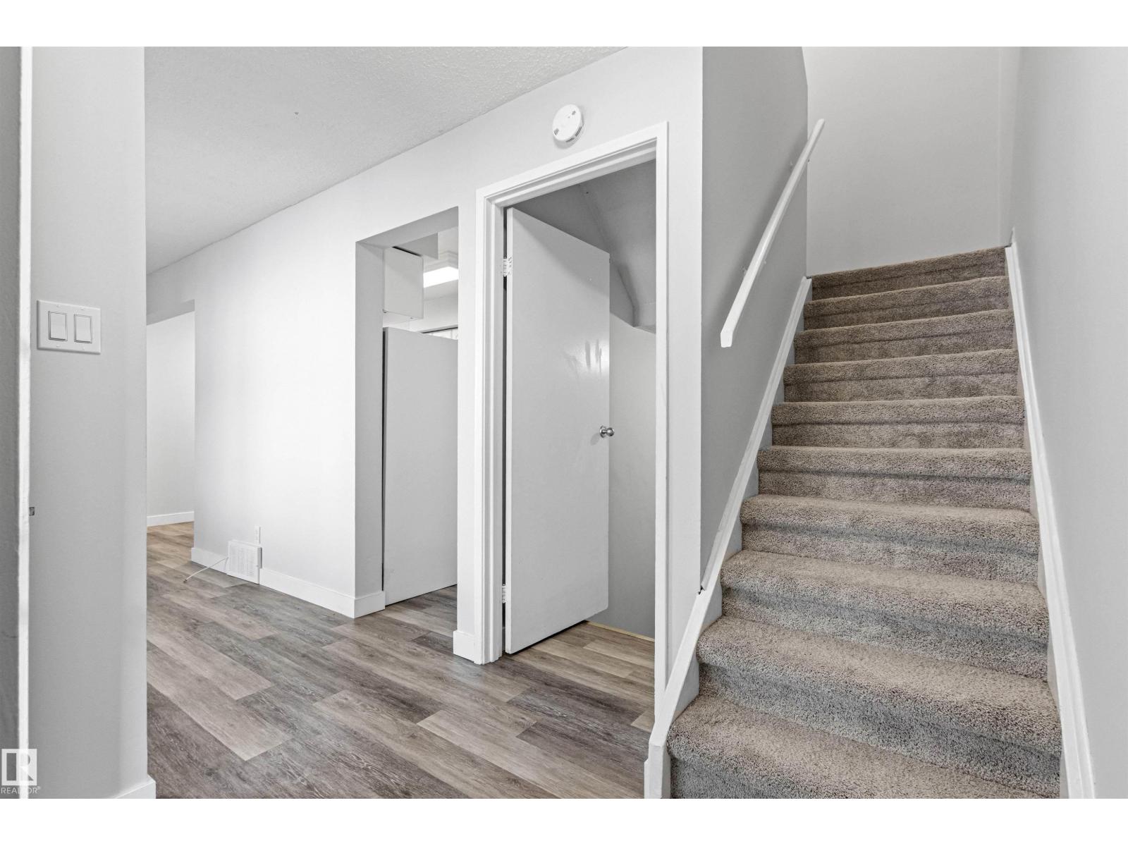 #9 14230 80 ST NW - 7