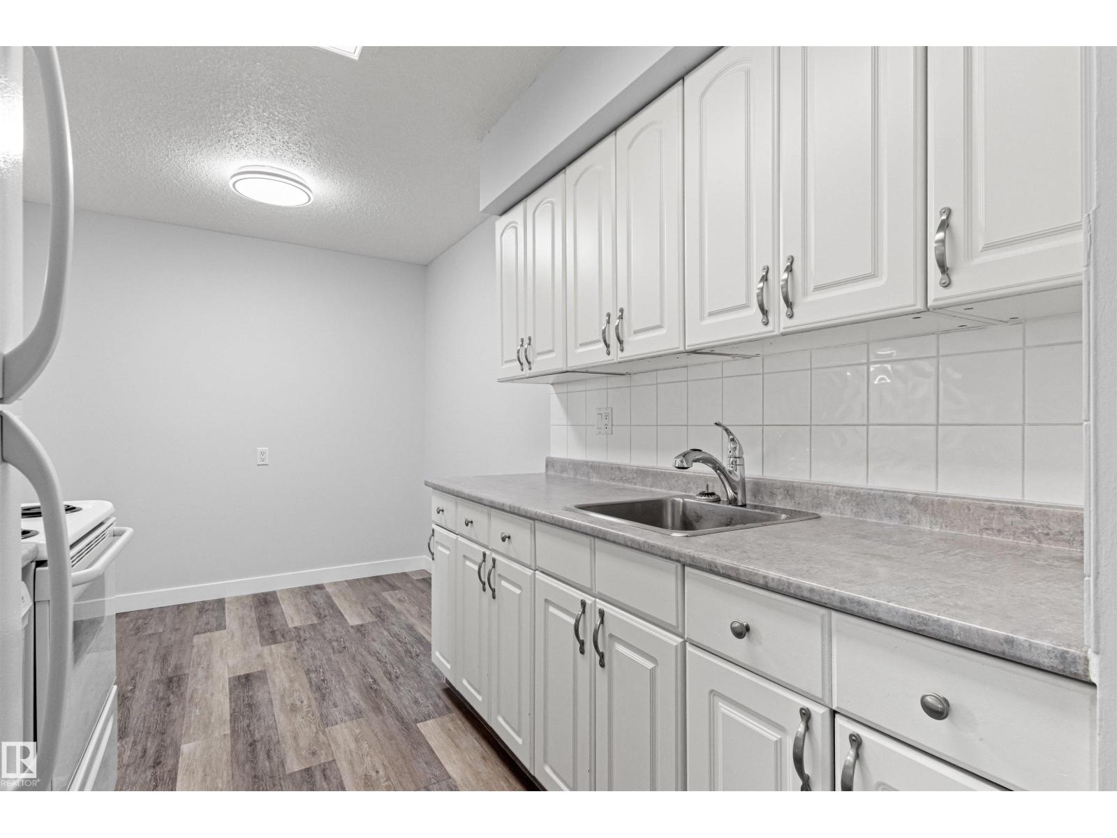 #9 14230 80 ST NW - Image 21