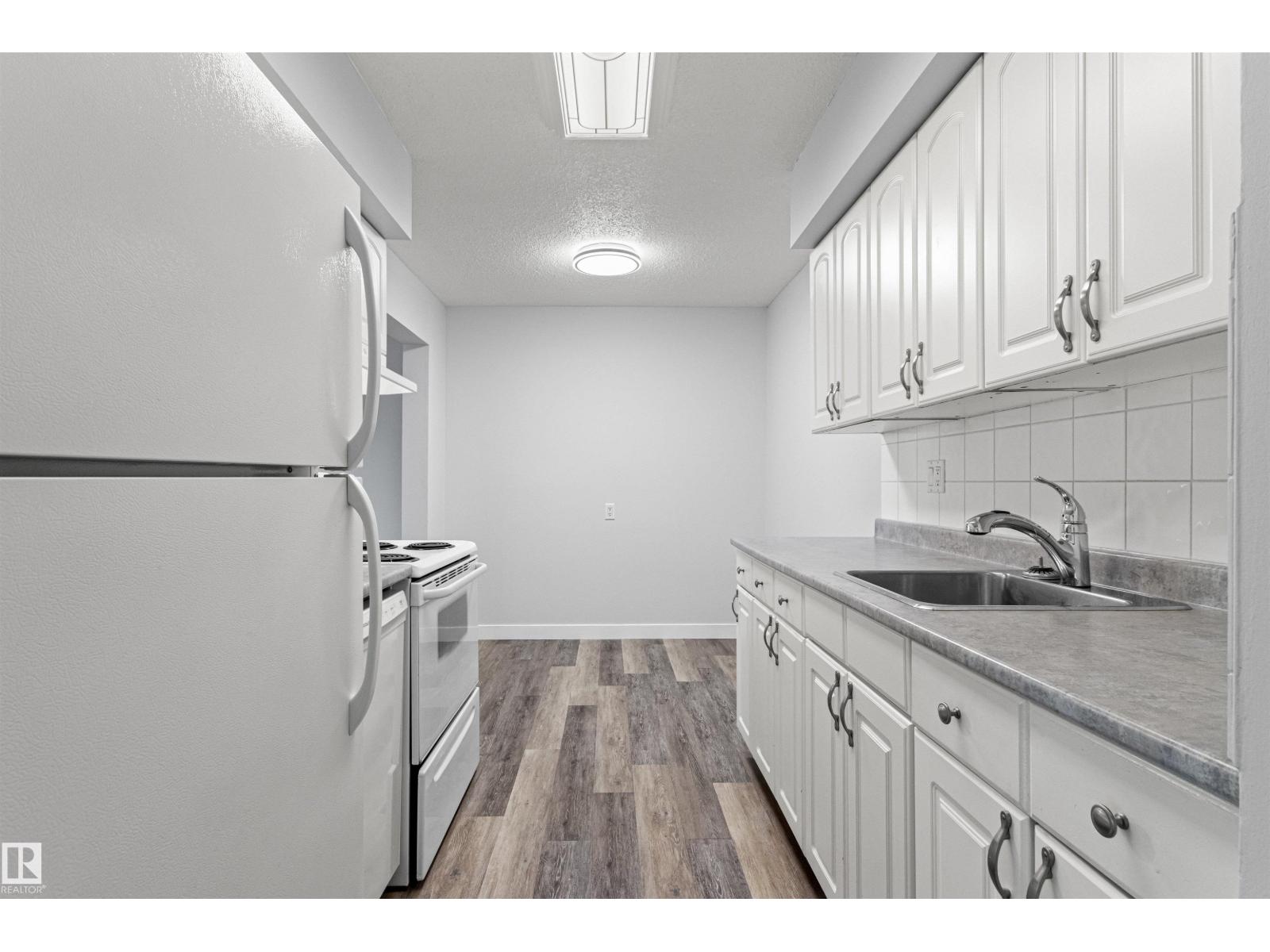 #9 14230 80 ST NW - Image 23
