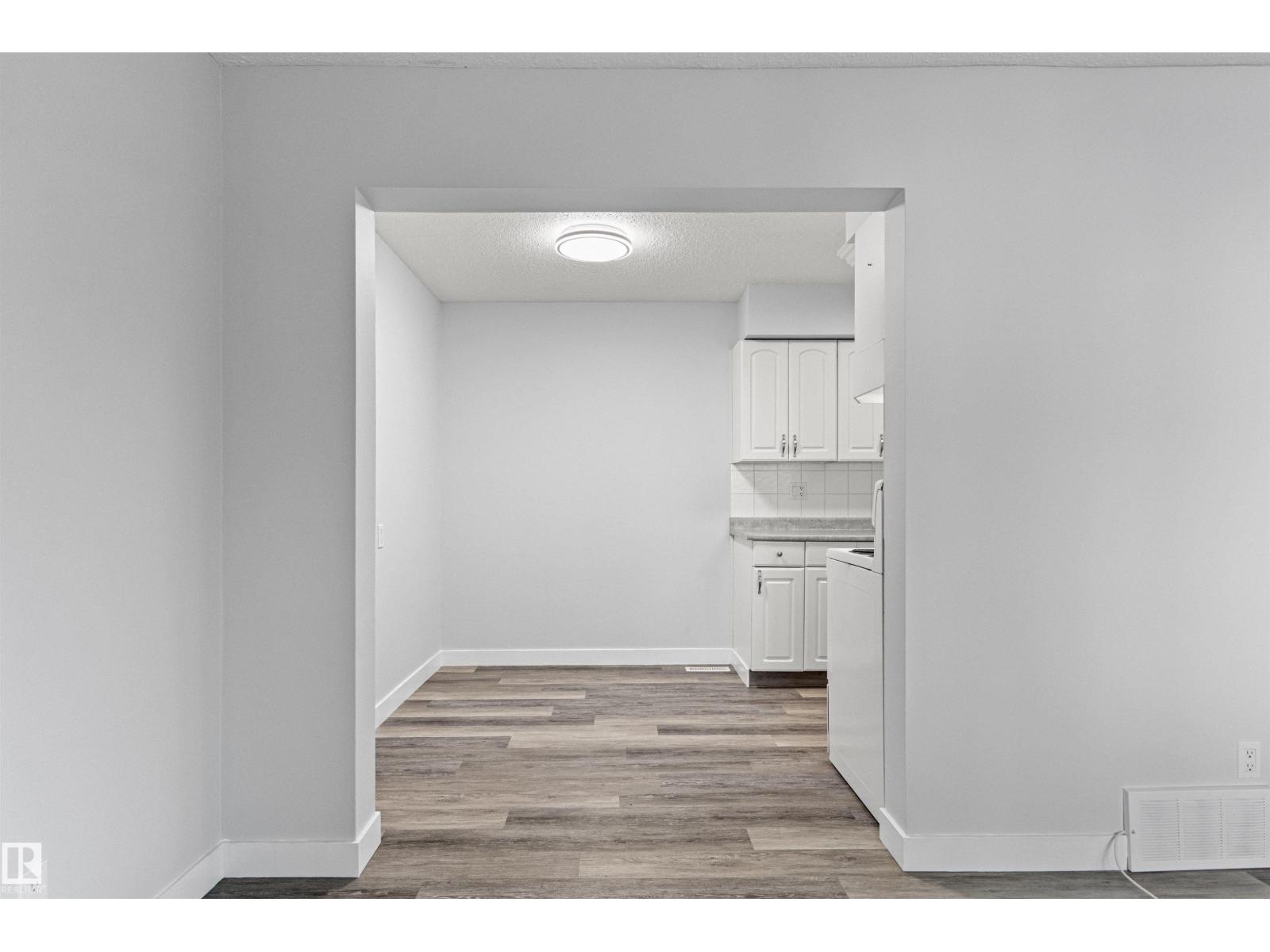#9 14230 80 ST NW - Image 13