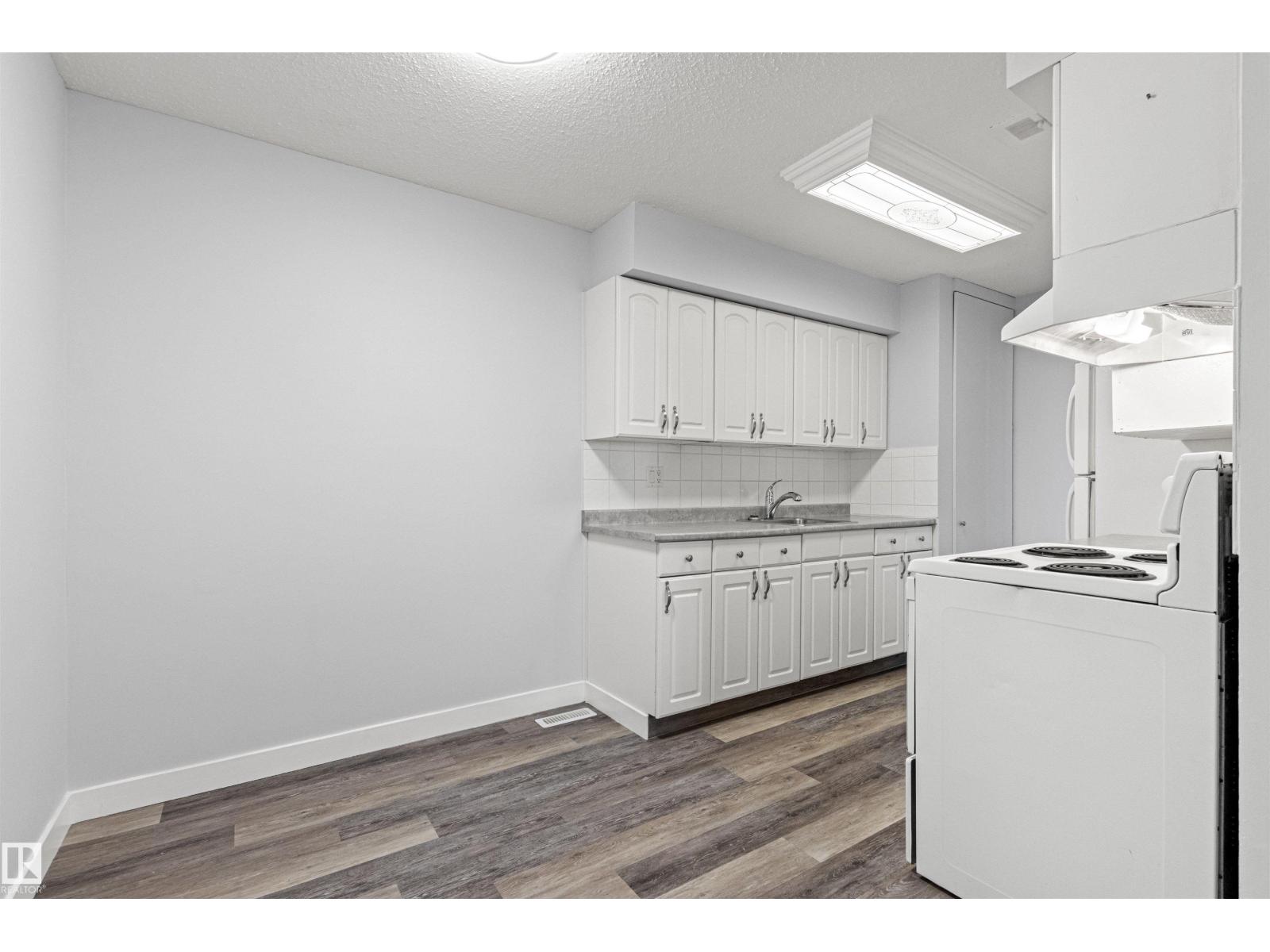 #9 14230 80 ST NW - Image 16