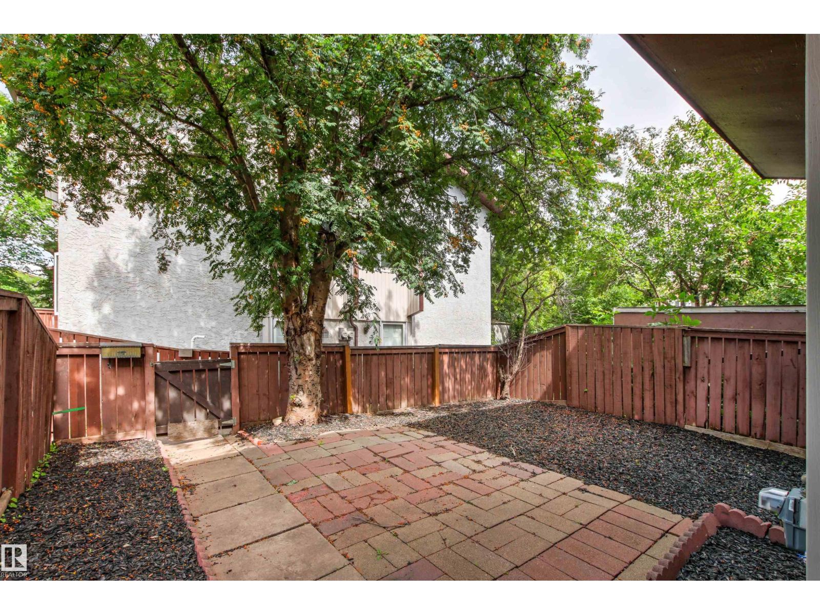 #9 14230 80 ST NW - 55