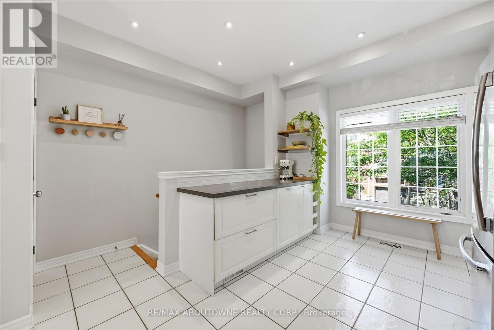 678 ROWLEY COMMON - 10