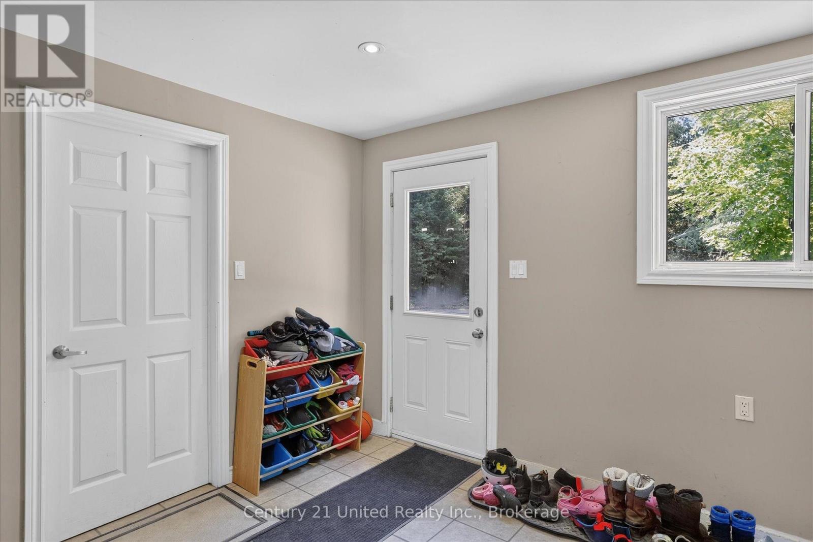 923 ROCK ROAD - Image 21