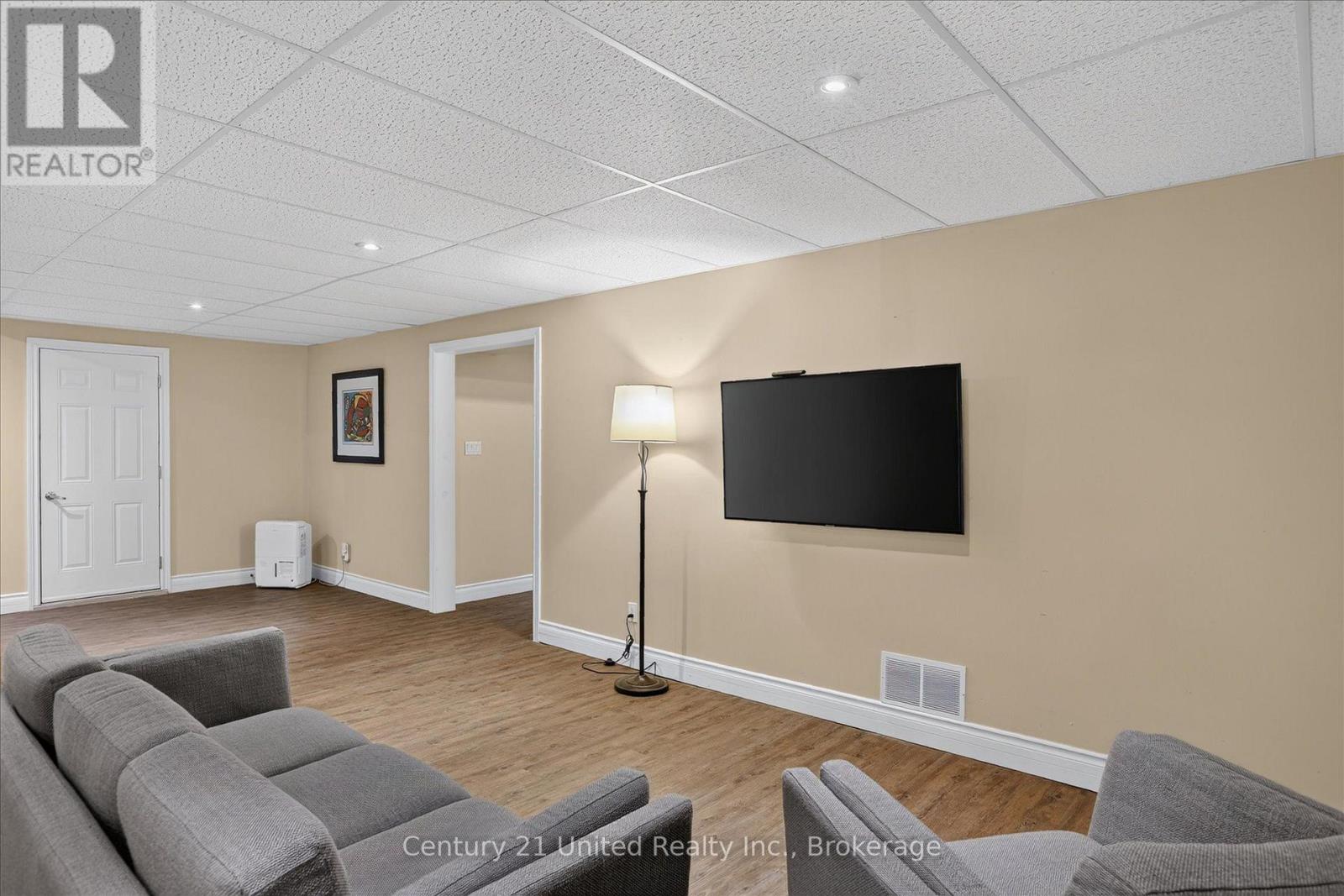 923 ROCK ROAD - Image 25