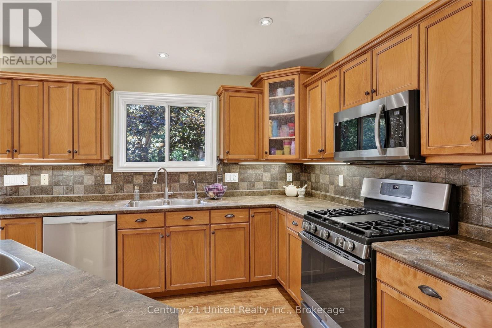 923 ROCK ROAD - 5