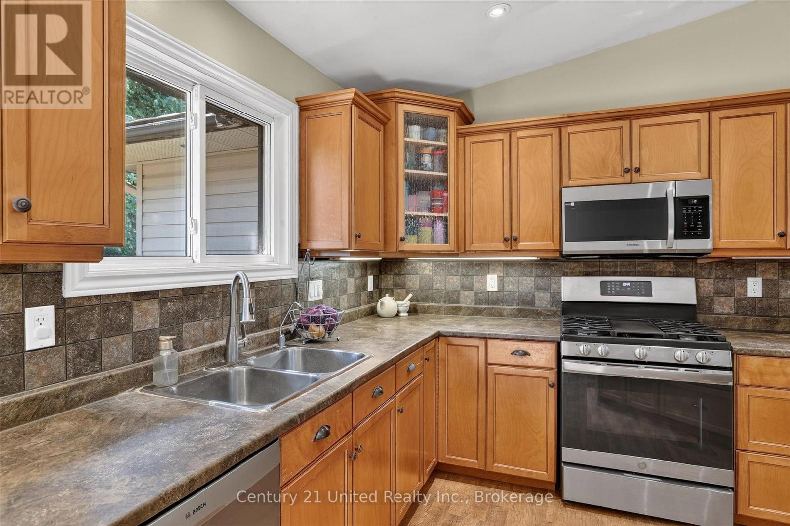 923 ROCK ROAD - 6