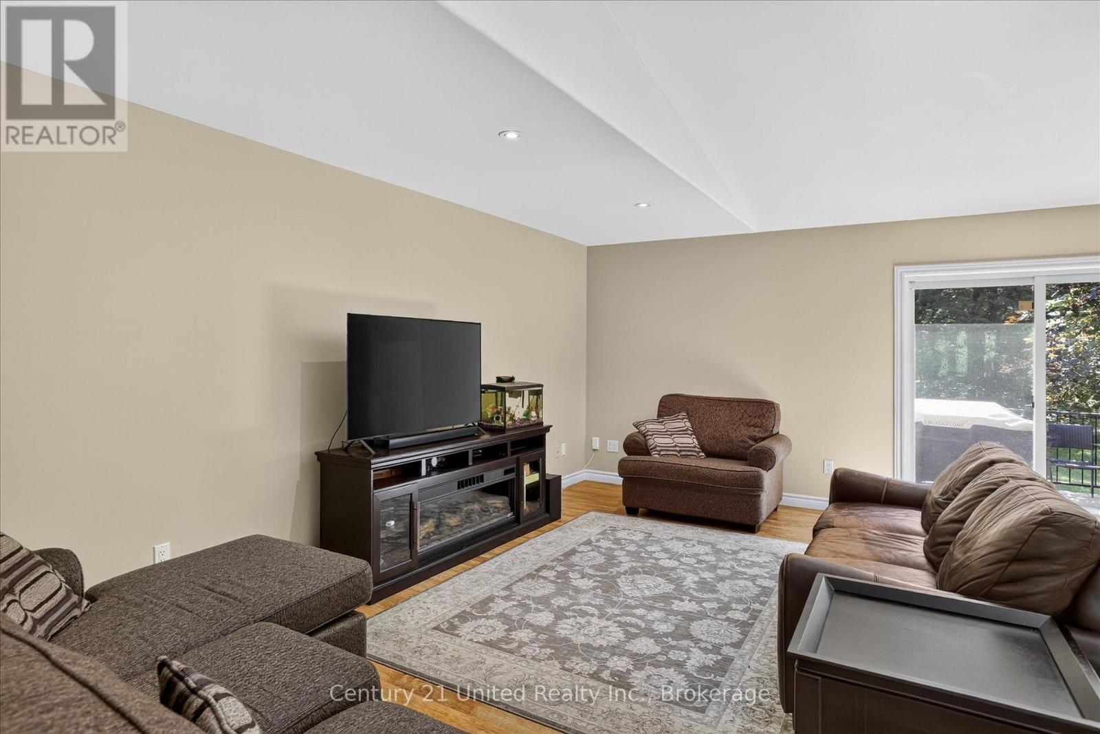 923 ROCK ROAD - Image 9