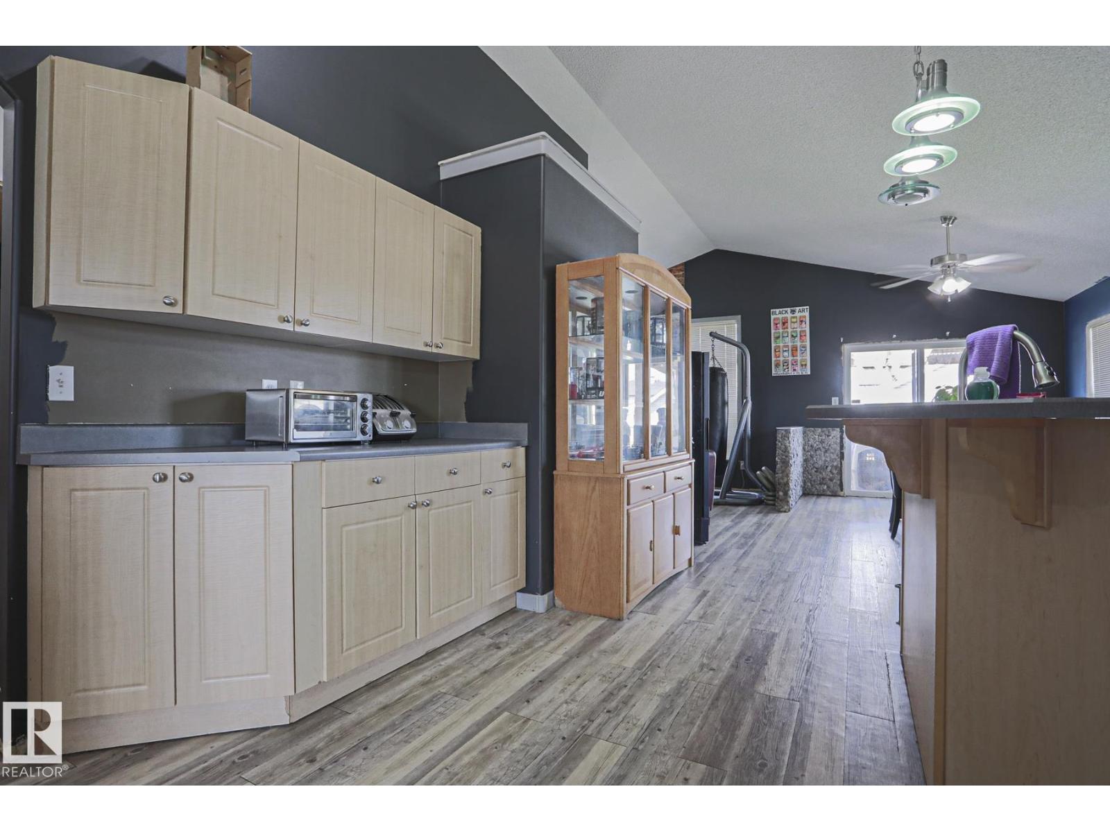 4506 154 Avenue NW - Photo 5