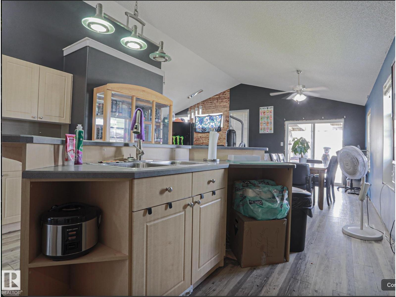 4506 154 Avenue NW - Photo 7