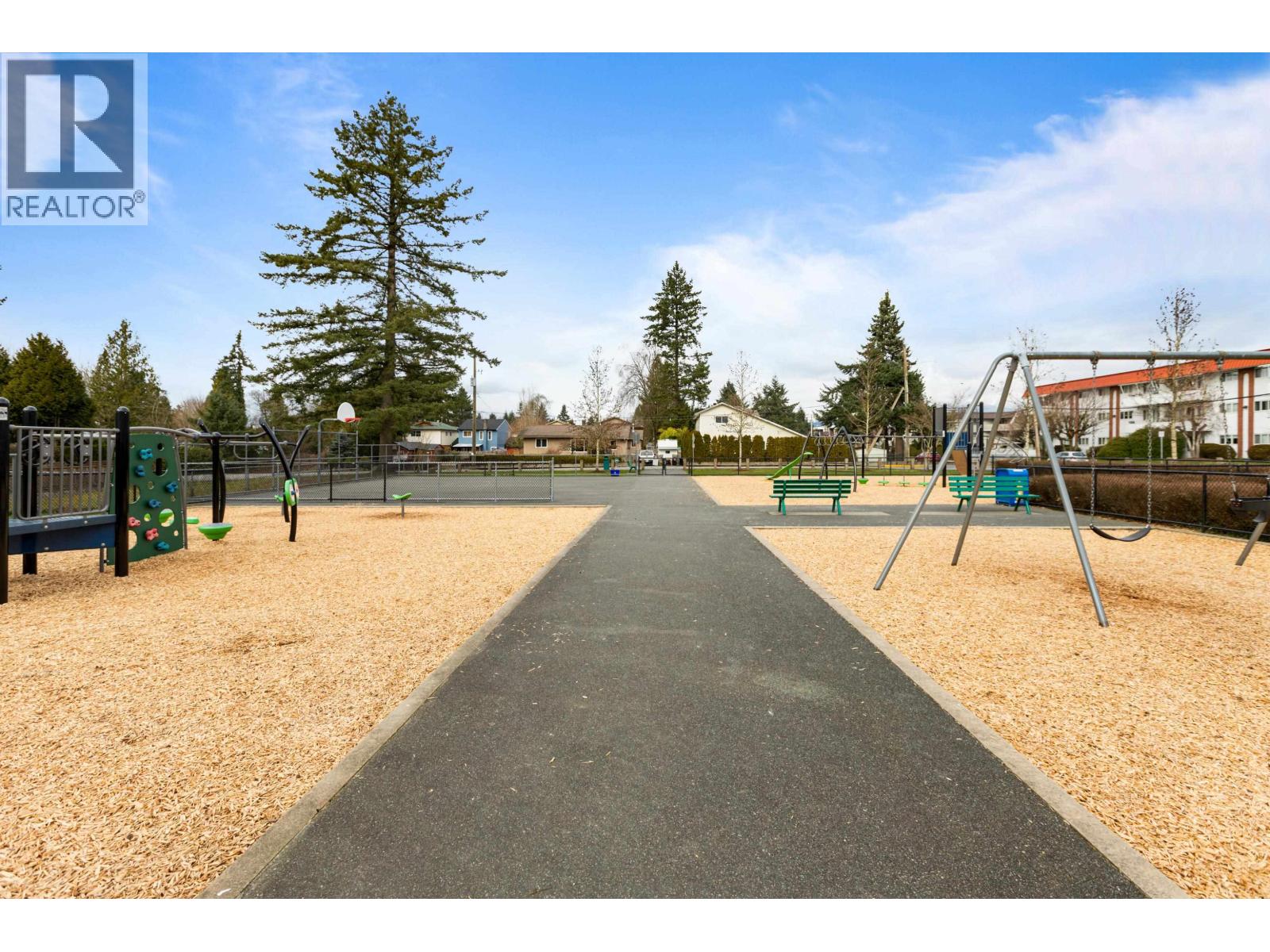 306 22347 LOUGHEED HIGHWAY, Maple Ridge