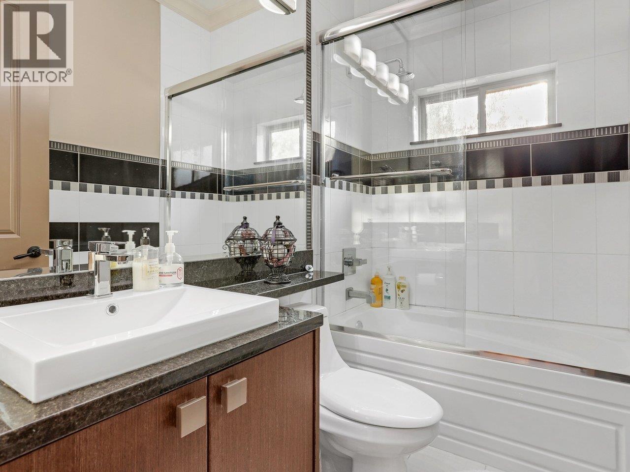 8260 GILBERT ROAD, Richmond