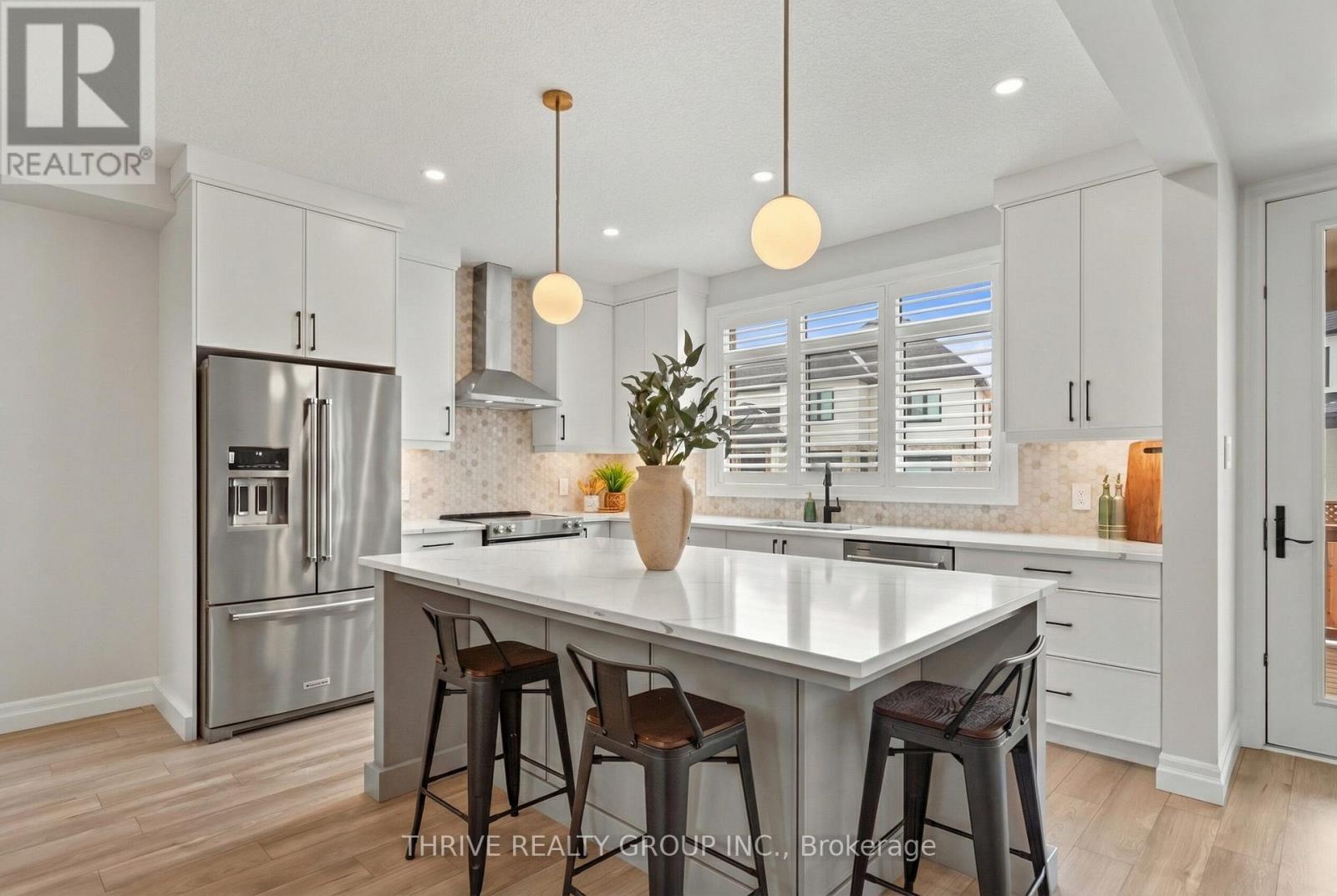 #5 1061 EAGLETRACE DRIVE - 10