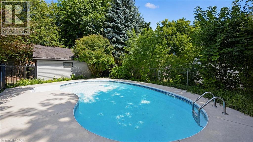 289 SPEEDVALE Avenue E — photo 3