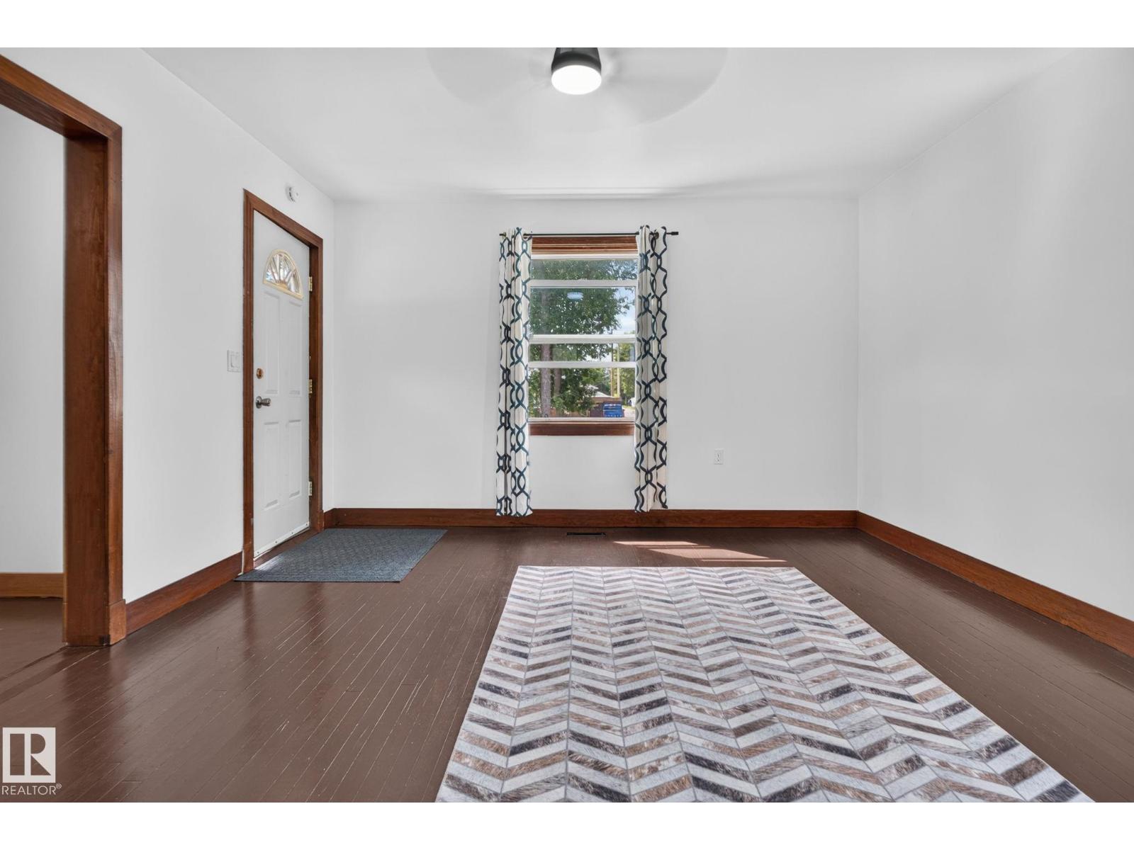 9921 109 ST - 10
