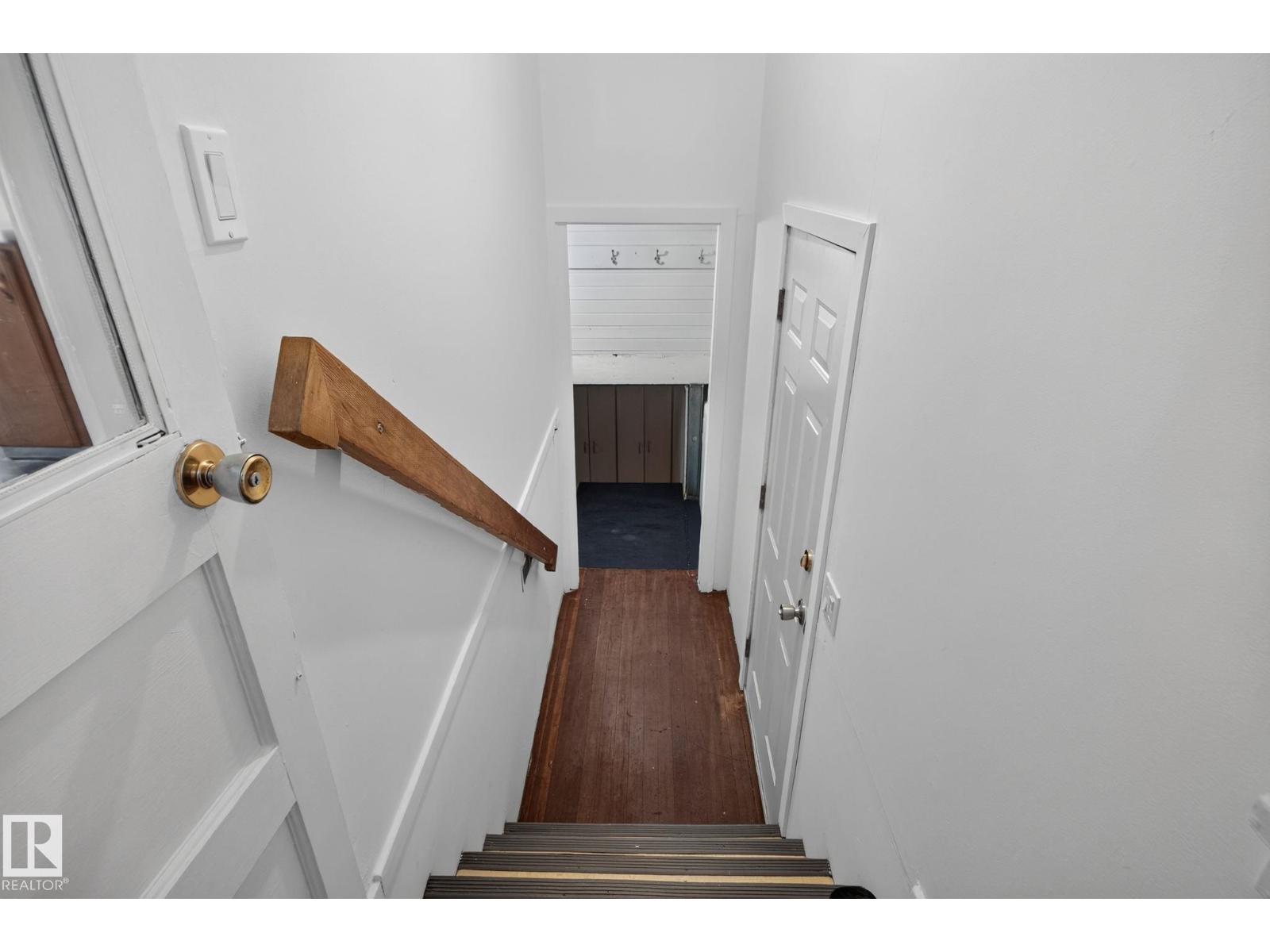 9921 109 ST - 13