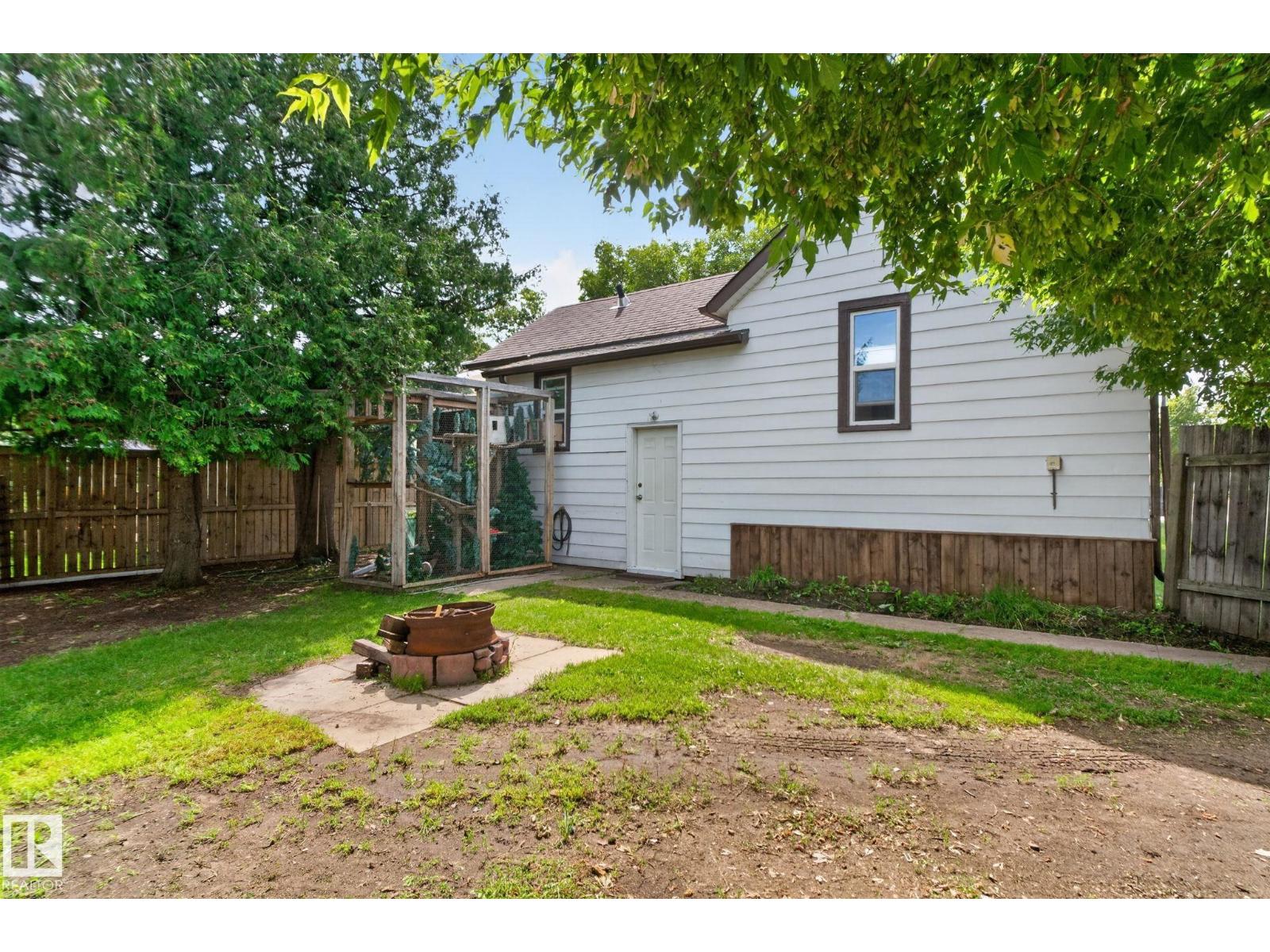 9921 109 ST - 23