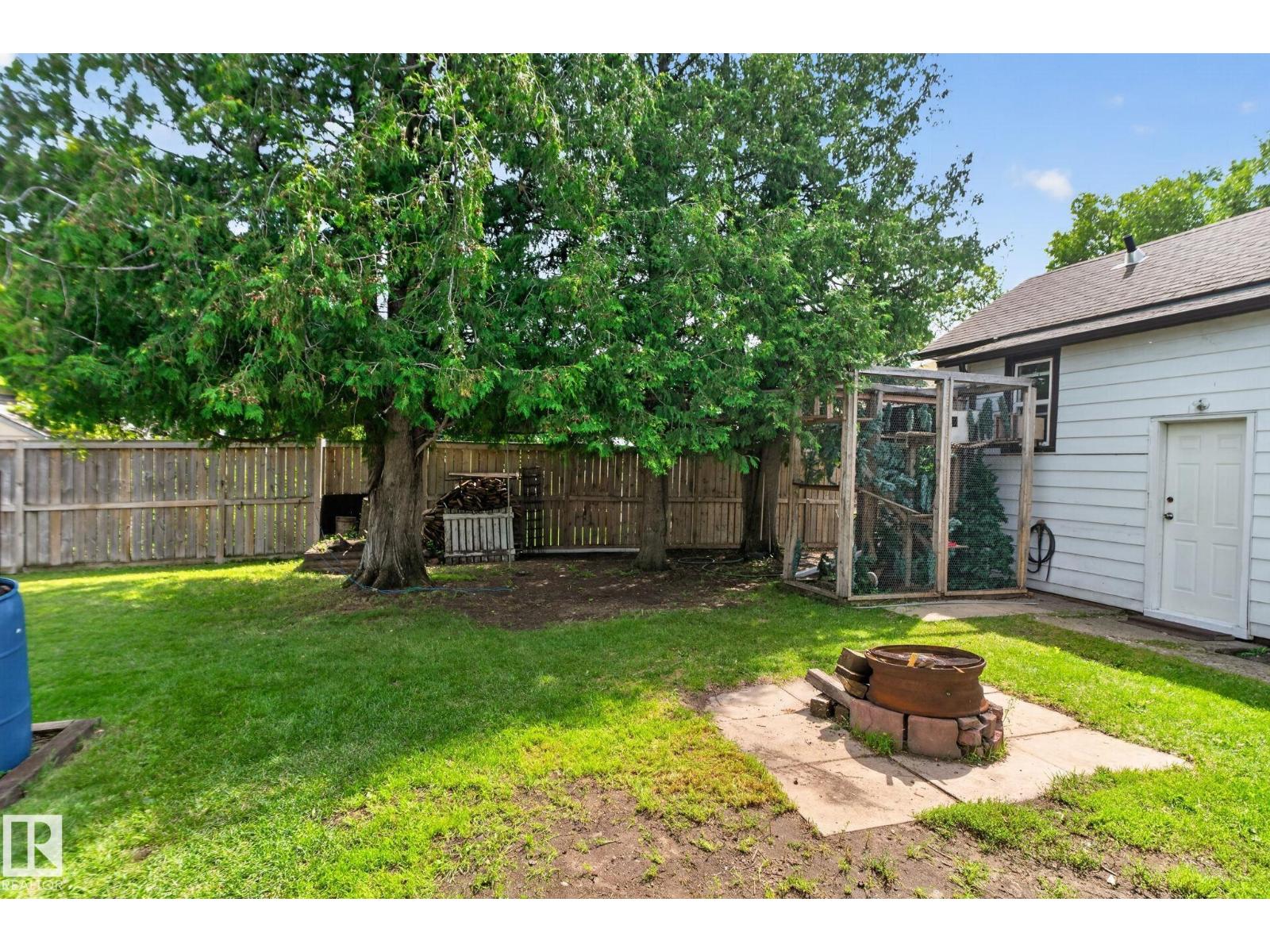 9921 109 ST - 24