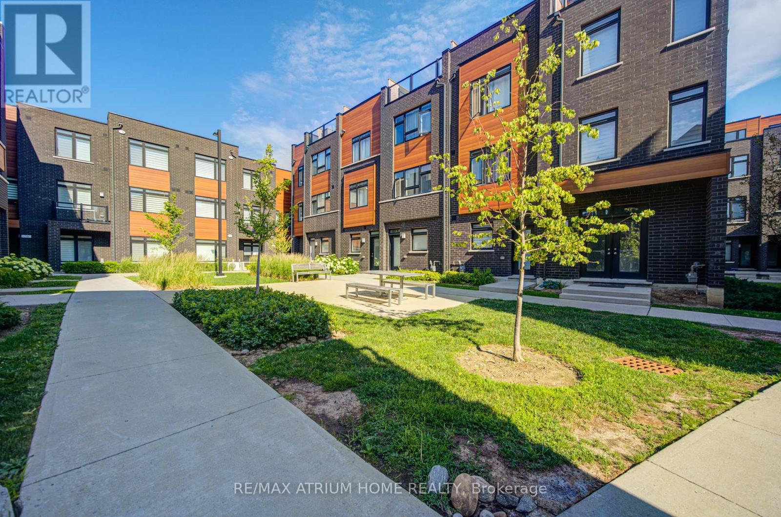 83 - 370 RED MAPLE ROAD