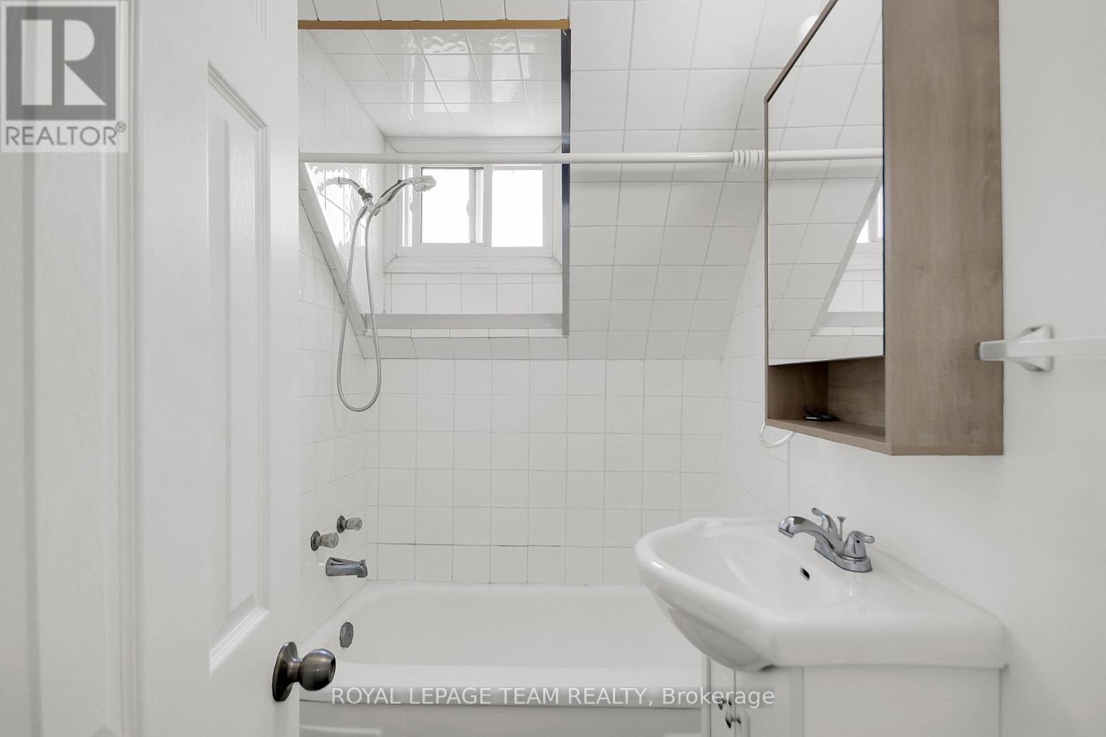 2 Bed, 1 Bath Multi-Family for Rent in Ottawa – 5 – 4 ECCLES STREET, Ottawa – MLS# X13646446 - Image 29