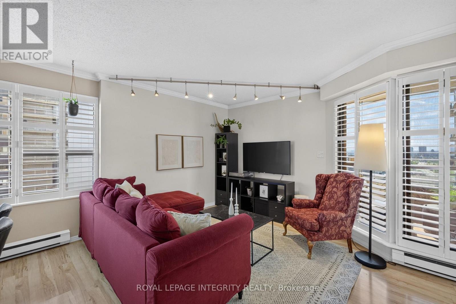 2 Bed, 2 Bath House for Sale in Ottawa – 1606 – 556 LAURIER AVENUE SW, Ottawa – MLS# X13646468 - Image 16