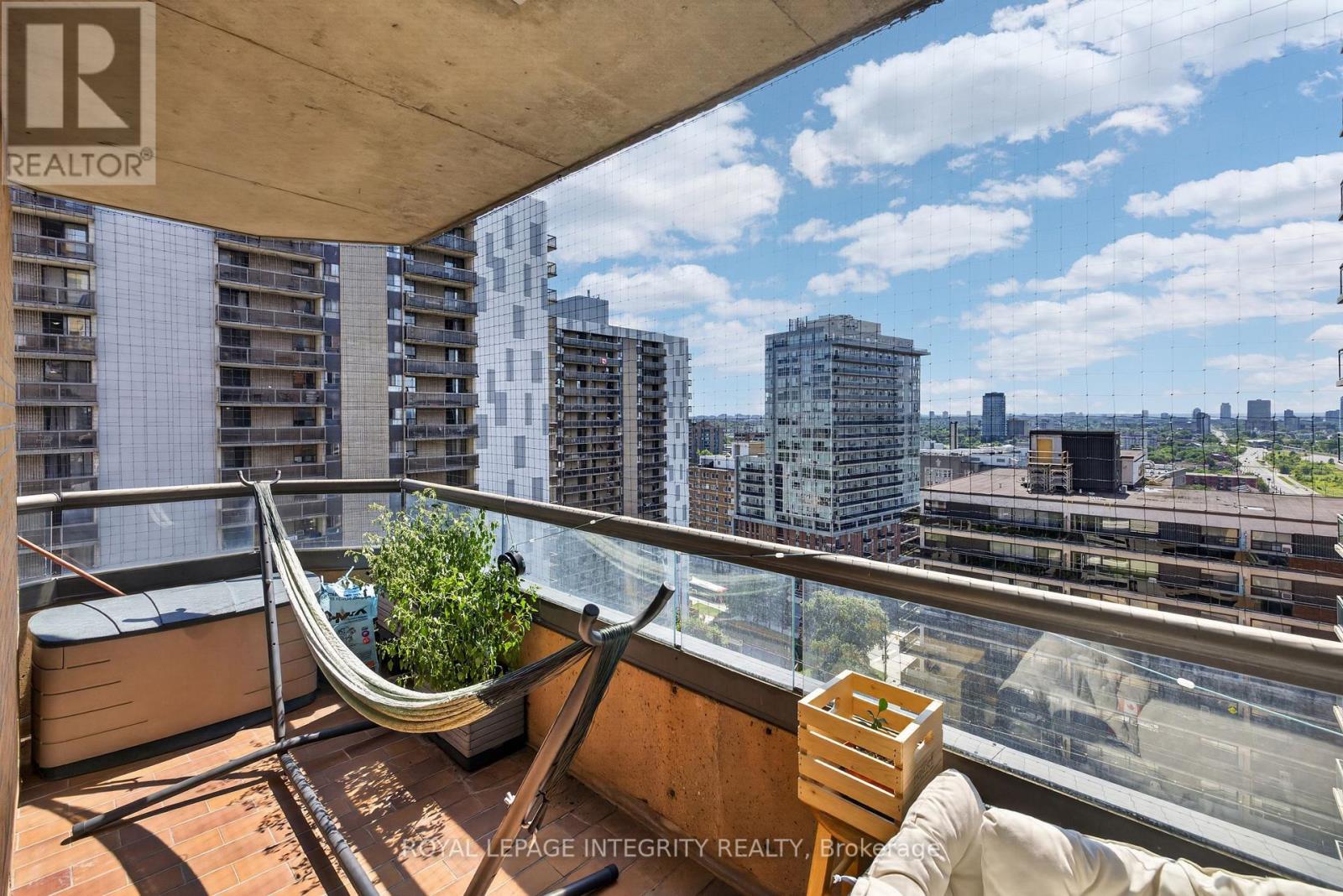 2 Bed, 2 Bath House for Sale in Ottawa – 1606 – 556 LAURIER AVENUE SW, Ottawa – MLS# X13646468 - Image 18