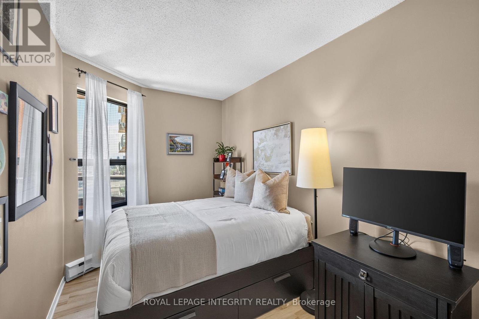 2 Bed, 2 Bath House for Sale in Ottawa – 1606 – 556 LAURIER AVENUE SW, Ottawa – MLS# X13646468 - Image 23