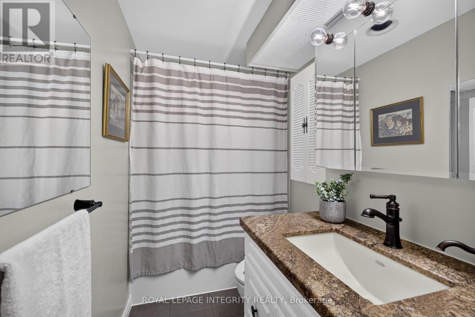 2 Bed, 2 Bath House for Sale in Ottawa – 1606 – 556 LAURIER AVENUE SW, Ottawa – MLS# X13646468 - Image 24