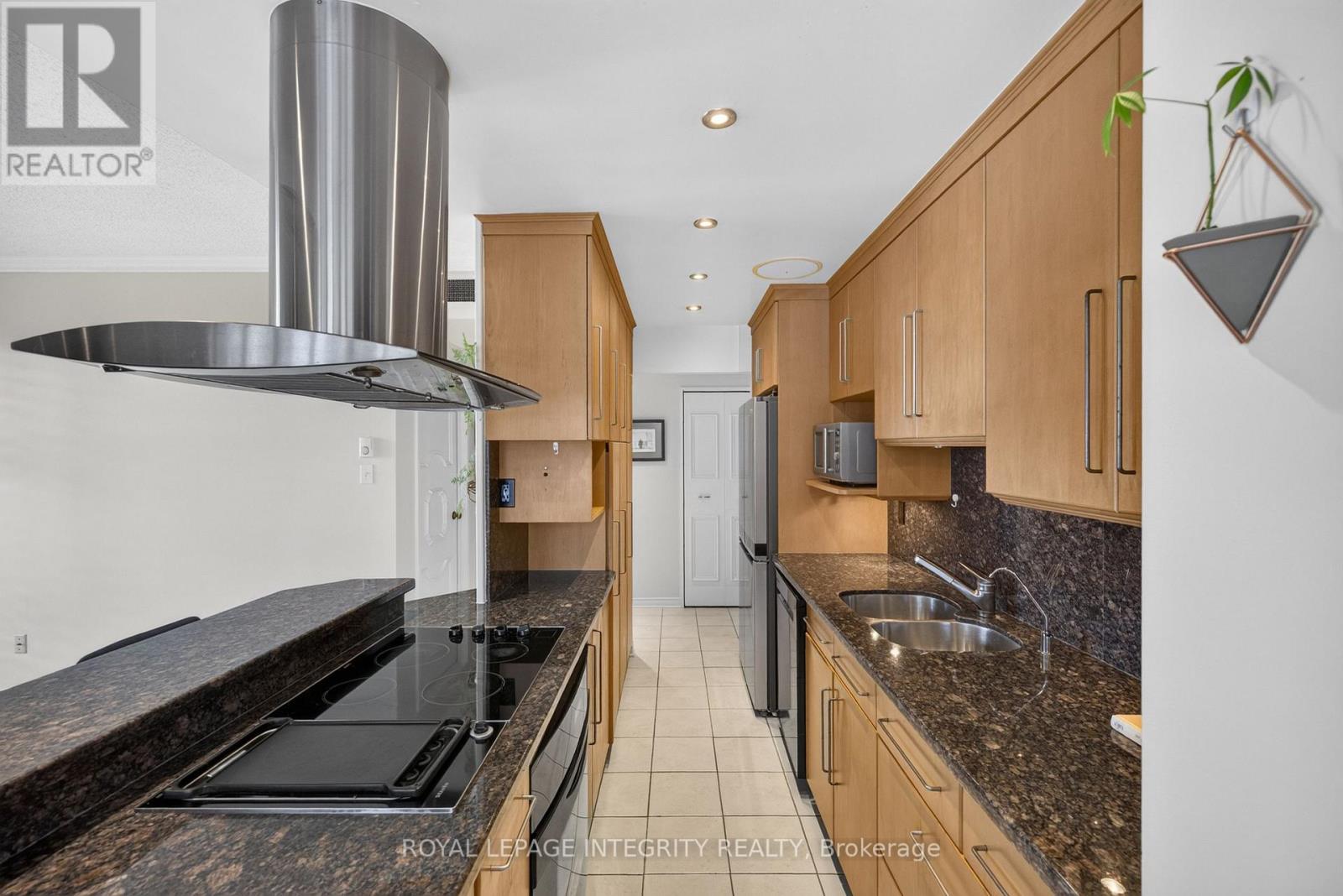 2 Bed, 2 Bath House for Sale in Ottawa – 1606 – 556 LAURIER AVENUE SW, Ottawa – MLS# X13646468 - Image 7