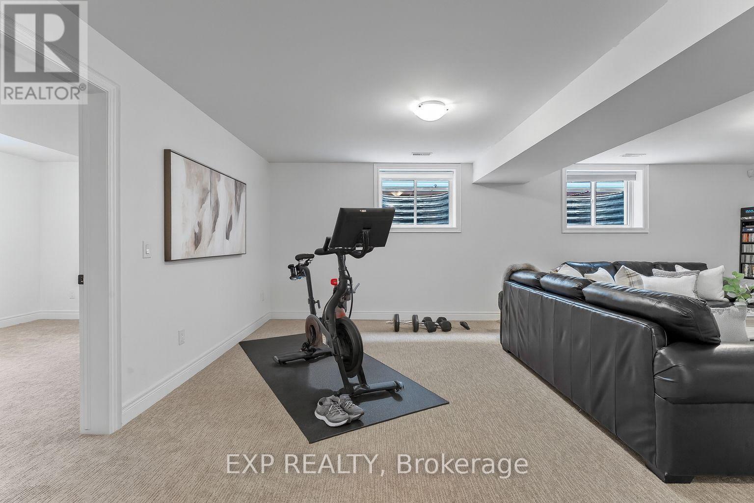 4242 VILLAGE CREEK DRIVE - 32
