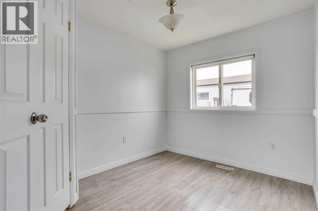 180 Cokerill Crescent - 18