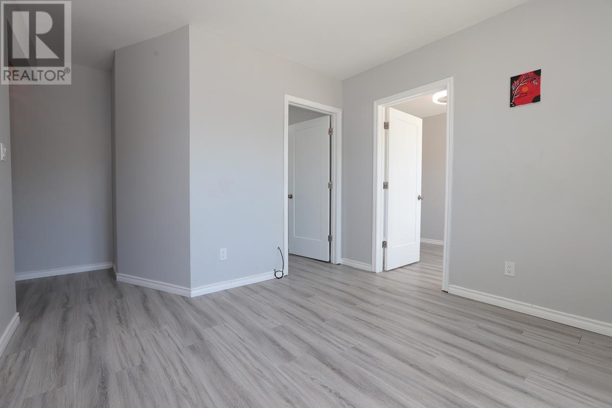 344 Wellington ST E - 22
