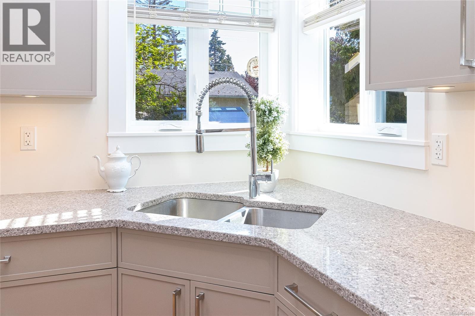 2104 Colinwood Rd - Image 17
