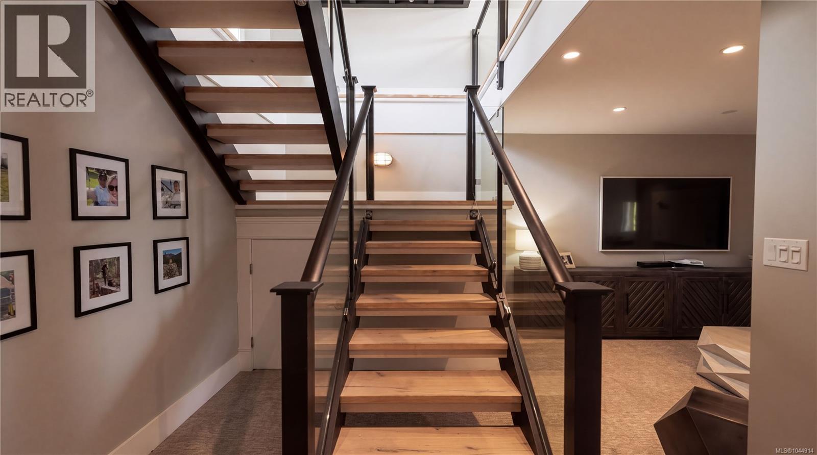 3089 Cook St - 32