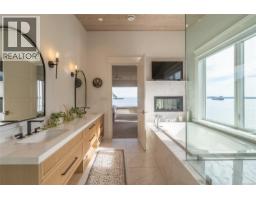 Bathroom - 3089 Cook St, Chemainus, BC V0R1K2 Photo 29