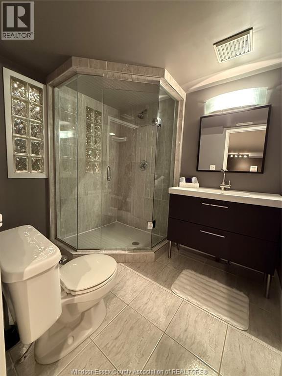 #301 647 Irvine AVENUE - 27