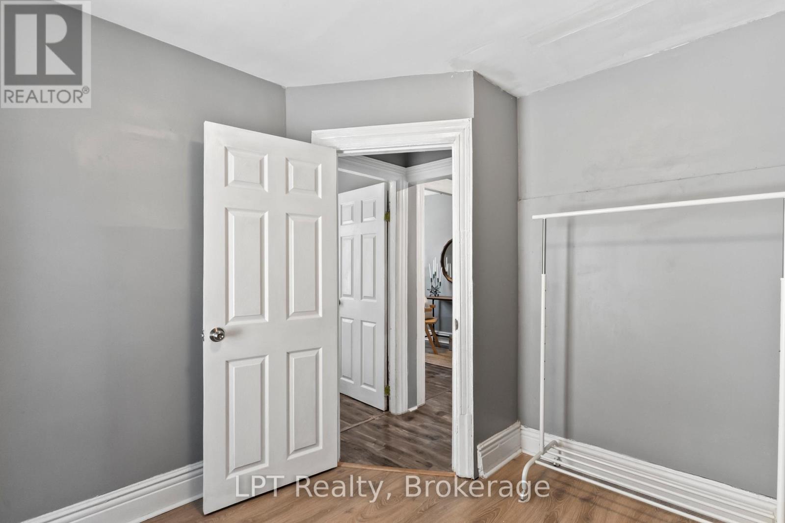 273 BETHUNE STREET - Image 16