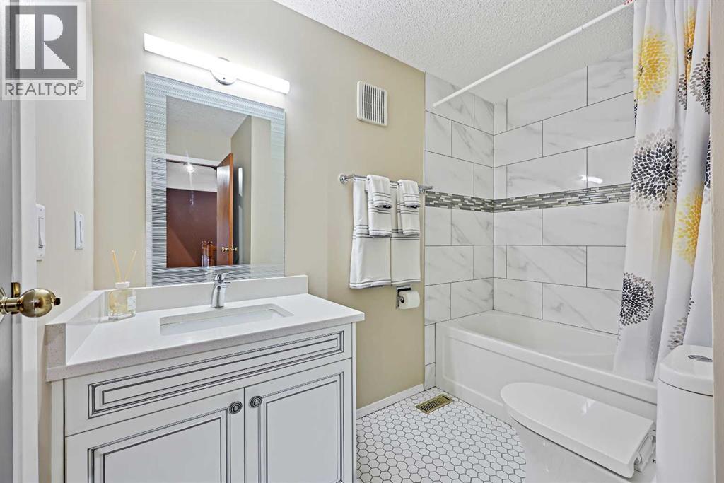 242125 8 Street E - Image 23