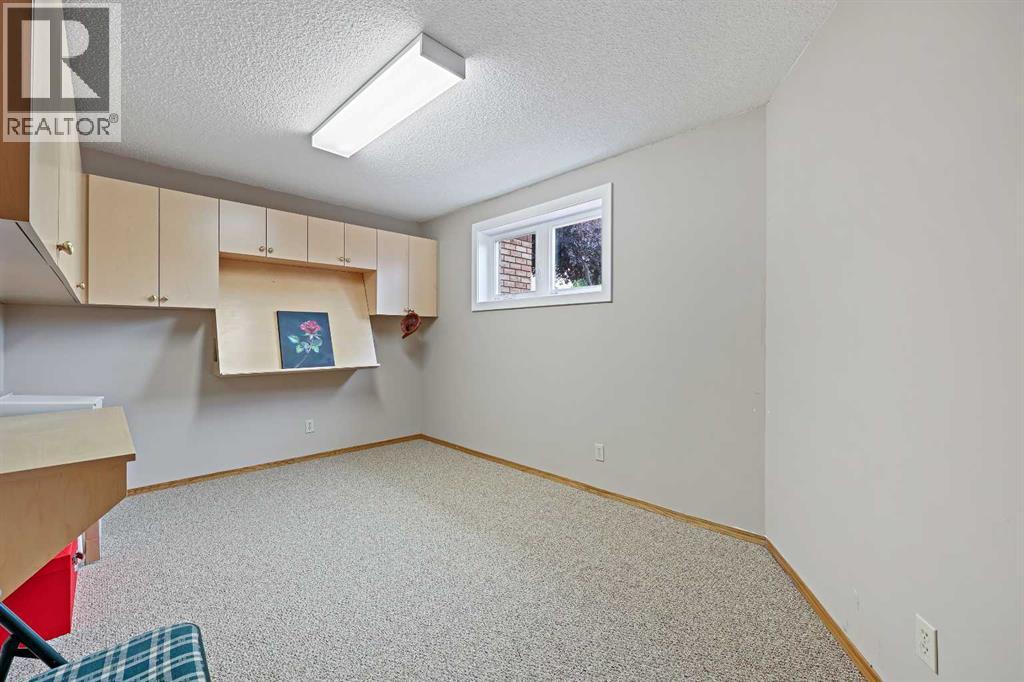 242125 8 Street E - Image 31