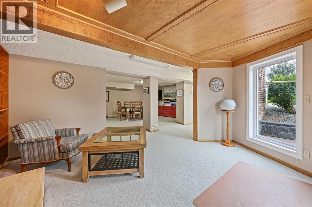 242125 8 Street E - Image 34