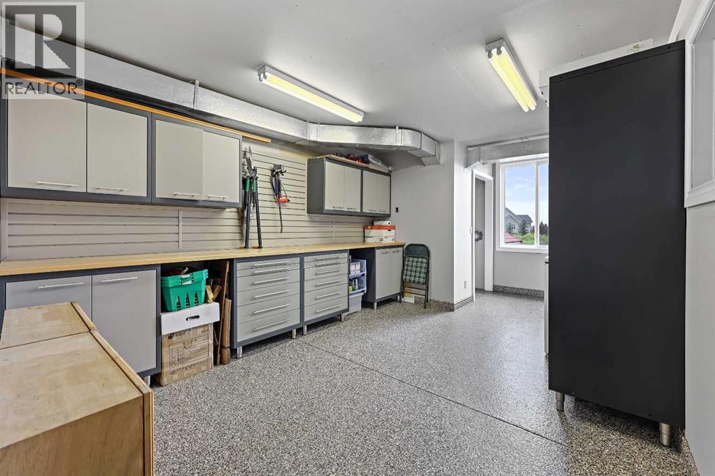 242125 8 Street E - Image 39